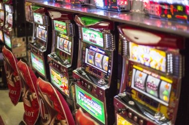 cahaya 4d platform interface showing slot games and live-dealer tables